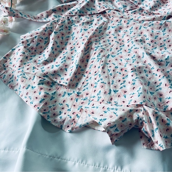 Floral Shorts Romper Sweetheart Milkmaid - Picture 9 of 11